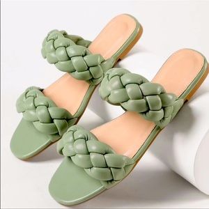 🩴Braided sage color sandals size 10 nwt still in package🩴